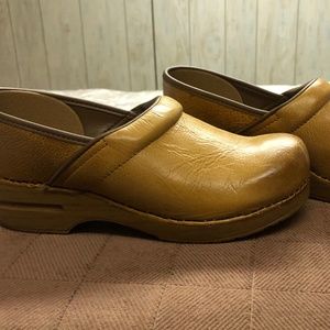 Brand New Dansko Clogs 11w